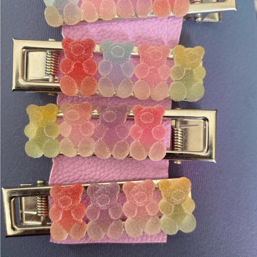 Colorful gummy bears clips set of 4